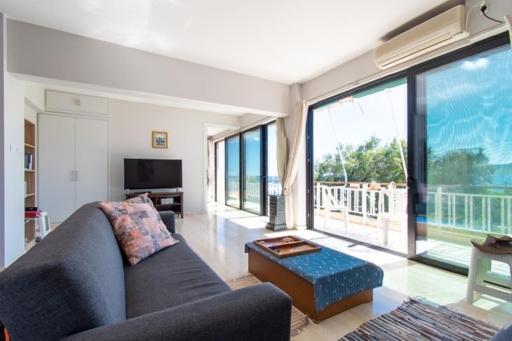 Lavish & Spacious Apt With Stunning Seaview, 10 Min Ath Airport อาร์เตมีดา ภายนอก รูปภาพ