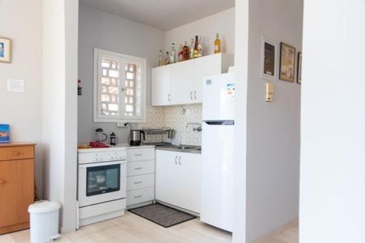 Lavish & Spacious Apt With Stunning Seaview, 10 Min Ath Airport อาร์เตมีดา ภายนอก รูปภาพ