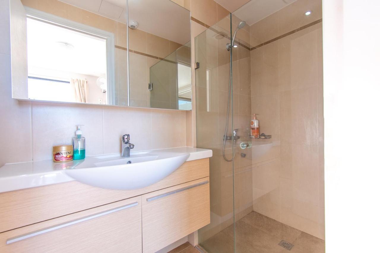 Lavish & Spacious Apt With Stunning Seaview, 10 Min Ath Airport อาร์เตมีดา ภายนอก รูปภาพ